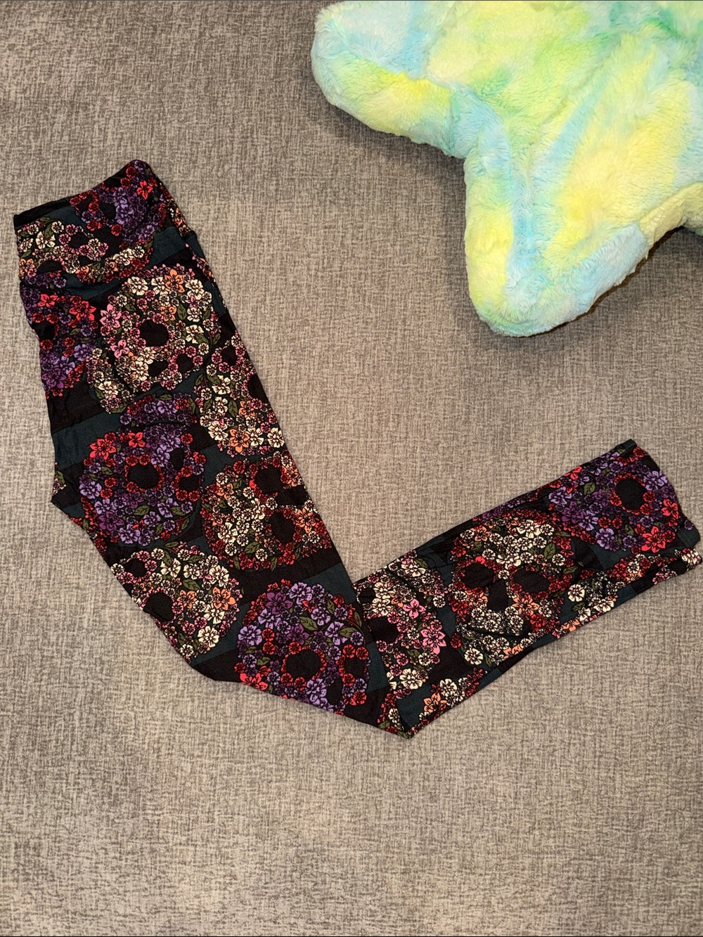 Lularoe Hard to Find Skull Leggings